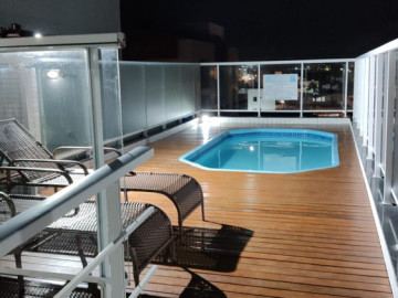 Piscina/Deck a noite