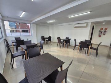 Salo de festas amplo e equipado