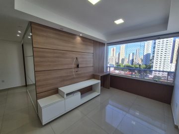 Sala de estar com cortina de vidro